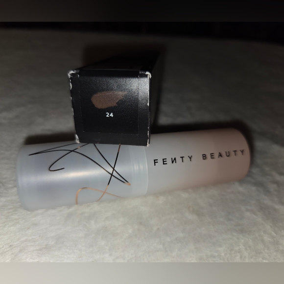 Fenty Beauty Eaze Drop Blur + Smooth Tint Stick In Deep 24 - Picture 4 of 13
